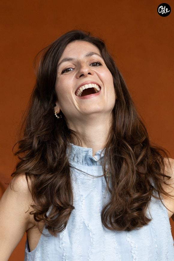 "J'avais envoyé un texto à Alix en lui disant : 'Apparemment on est des âmes sœurs, peut-on se voir, comme ça, on a la réponse et on passe à autre chose ?'", a-t-elle ensuite ajouté

Marine Leonardi au village lors des Internationaux de France de Tennis de Roland Garros 2026. Paris, le 2 juin 2026. © Jacovides-Moreau / Bestimage