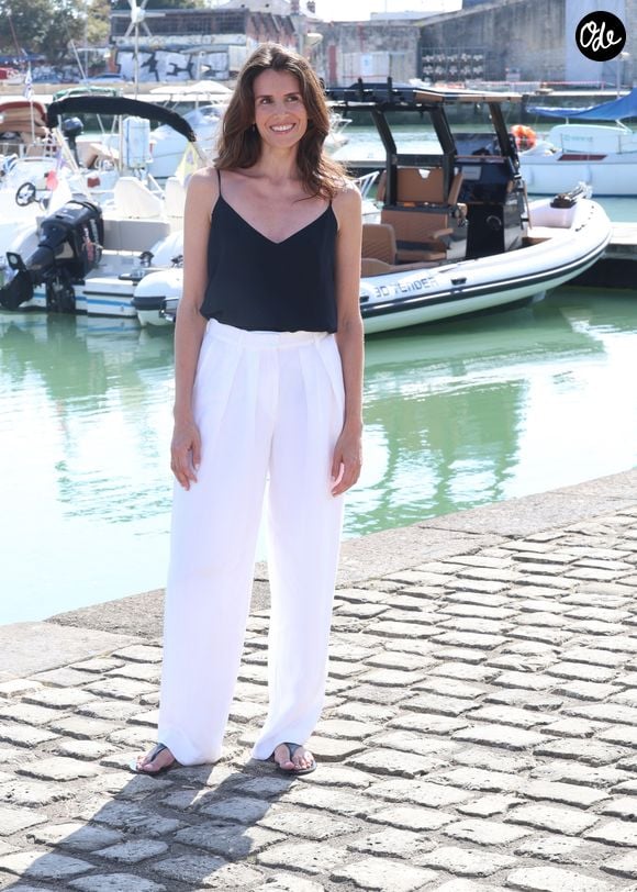 Louise Monot lors du photocall du 'Une relation dangereuse' lors du Festival de la Fiction de La Rochelle le 19 Septembre 2025.

© Denis Guignebourg/Bestimage