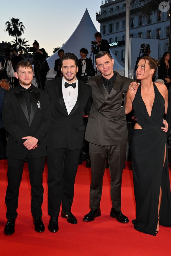 Anthony Bajon, François Civil, Raphaël Quenard, Adèle Exarchopoulos - Descente des marches du film « L’amour ouf » lors du 77ème Festival International du Film de Cannes, au Palais des Festivals à Cannes. Le 23 mai 2024
© Bruno Bebert / Bestimage