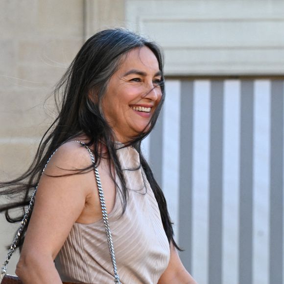 Azucena Caamaño, la femme de F.Pagny - Personnalités à la sortie de la cérémonie de remise de légion d'honneur de Jean-Paul Bigard, Pdg de l'entreprise éponyme, au palais de l'Elysée à Paris le 27 mai 2026.

© Lionel Urman / Bestimage