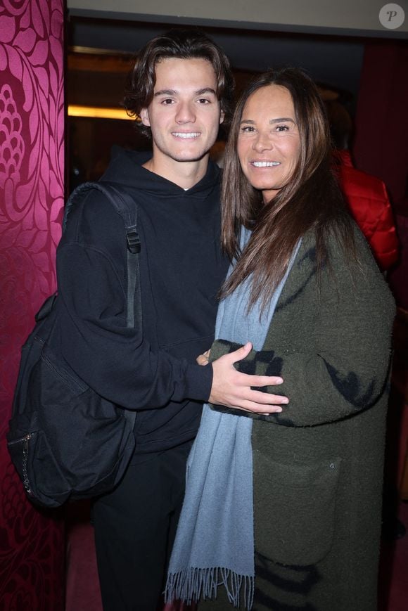 Nathalie Marquay et son fils Tom Pernaut assistent au 150ème One Man Show Tombes Du Ciel de Jeanfi Janssens à la Comédie des Champs-Elysées à Paris, France, le 13 février 2025. Photo par Jerome Dominé/ABACAPRESS.COM