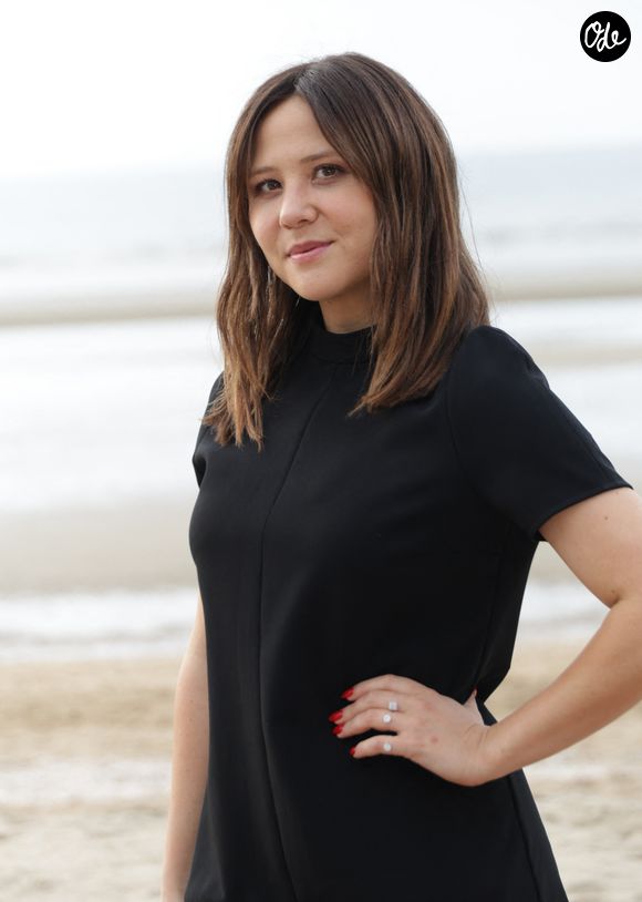 Aujourd'hui en rémission, elle aborde l'avenir avec sagesse, maturité et de nouvelles ambitions d'écriture.

 Laura Felpin - 39e édition du Festival du film romantique de Cabourg, le 14 juin 2025.

© Coadic Guirec / Bestimage