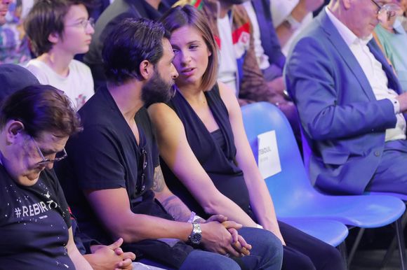 Il s’agit de son compagnon Yodelice, qui vient de fêter ses 47 ans.

Maxim Nucci (Yodelice) et sa compagne enceinte Isabelle Ithurburu - Maxim Nucci (Yodelice) et sa compagne enceinte Isabelle Ithurburu assistent au match de boxe de Tony Yoka au palais des sports de Paris, le 23 juin 2018 © Veeren-CVS/Bestimage