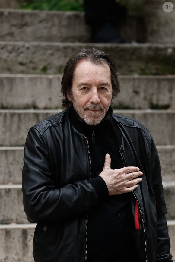 Jean-Hugues Anglade - Personnalités à la cérémonie en hommage à Tchéky Karyo en l'église Saint Roch à Paris le 13 novembre 2025.