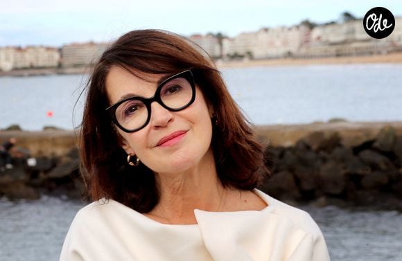 "Quand j’arrive ici, j’ai le coeur qui bat vite comme si je retrouvais un fiancé. Et quand je pars, c’est pareil à une séparation" 

Zabou Breitman, présidente du jury lors de la 11ème édition du Festival international du film de Saint-Jean-de-Luz le 8 octobre 2024.

© Patrick Bernard / Bestimage