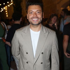 Cet établissement scolaire des beaux quartiers limitrophes de la ville de Paris a vu passer nombre de célébrités avant l'humoriste...

Kev Adams assiste à la soirée "L’Angle du Cercle" dans le cadre du 18e Festival du film d’Angoulême, à Angoulême, le 27 août 2025, en France. Photo de Jérôme Domine/Abaca