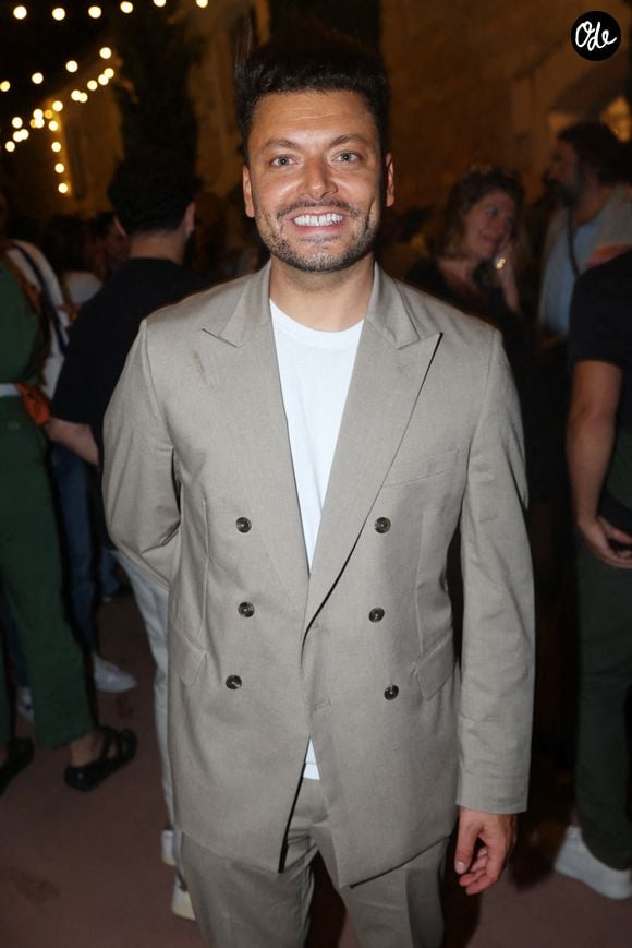 Cet établissement scolaire des beaux quartiers limitrophes de la ville de Paris a vu passer nombre de célébrités avant l'humoriste...

Kev Adams assiste à la soirée "L’Angle du Cercle" dans le cadre du 18e Festival du film d’Angoulême, à Angoulême, le 27 août 2025, en France. Photo de Jérôme Domine/Abaca