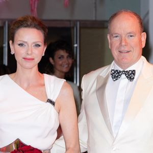 Le prince Albert II de Monaco, La princesse Charlène de Monaco lors de la soirée de gala du Grand Prix de Formule 1 de Monaco à la salle des étoiles au Monte-Carlo Sporting à Monaco le 25 mai 2025.  © Olivier Huitel / Crystal / Bestimage