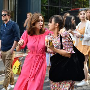 Exclusif - Aure Atika - Après l'hommage à Philippe Cerboneschi (Zdar), le cortège de la famille et des proches se dirige à pied de la place Marcel Aymé vers le Cimetière de Montmartre à Paris le 2 juillet 2019
©Agence /Bestimage