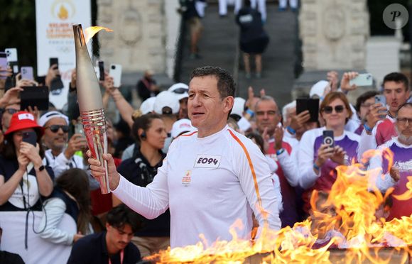 Dany Boon, dernier porteur de la flamme olympique dans le Nord, a allumé le chaudron olympique sur l'esplanade du Champs de Mars à Lille le 2 juillet 2024. Agence / Bestimage