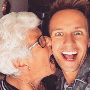 Cyril Féraud et sa grand-mère Simone, sur Instagram le 20 mai 2016.