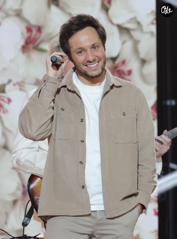 Vianney - Les célébrités se mobilisent pour la 38ème édition du Téléthon dans les studios de France 2 à Paris, le 29 novembre 2024. 
© Coadic Guirec / Bestimage