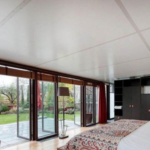 Info - Gérard Depardieu a vendu son hôtel particulier à Paris. Initialement affiché autour de 50 millions d'euros, il a finalement été cédé pour 22,6 millions d'euros à un acquéreur britannique - BI - No Credit - L'hôtel particulier de Gerard Depardieu en plein cœur de Saint-Germain-des-Pres est en vente le 12 Decembre 2012. "Propriete de 1800 m² habitables comprenant l'hotel de Chambon construit au XIXe siècle, inscrit aux Monuments historiques, agrementee d'un jardin et de terrasses. De l'autre cote du jardin, un second batiment de type loft, eclaire par un puits de lumière, superbe pièce d'architecture et de design [...] Ascenseur, balcon, piscine, cuisine equipee ", indique l'annonce. Sans preciser le montant demande... Selon nos informations, Depardieu aurait pris la decision de s'en separer voilà tout juste trois mois. Quant au prix, il se situerait aux environs de 50 M€ ! C'est en 2003 que l'acteur a acquis l'hôtel de Chambon, construit en 1820 pour le baron du meme nom. Il avait alors déposé un permis de construire afin de le renover et d'y installer les bureaux de sa société DD Productions. Il projetait aussi d'y emmenager des appartements pour recevoir ses amis.