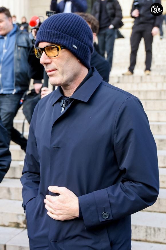 Luca, qui n’a pas pu être de la partie, n’a pas manqué de commenter la publication avec un cœur, lui aussi visiblement attendri par ces jolis moments de complicité en famille.

Zinédine Zidane - À la sortie de la cérémonie religieuse en hommage à Rolland Courbis à l’église de la Madeleine à Paris, en France, le 14 janvier 2026. © Jacovides-Moreau/Bestimage