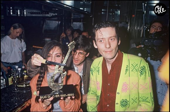 Fred Chichin et Catherine Ringer reçoivent le prix du bus d'acier au Bus Palladium en 1990