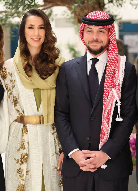 Rajwa Khaled bin Musaed bin Saif bin Abdulaziz Al Saif et le prince Hussein - La famille royale de Jordanie lors de l'annonce officielle des fiançailles du prince Hussein de Jordanie à Riyad. Le 17 août 2022. © Dana Press / Bestimage