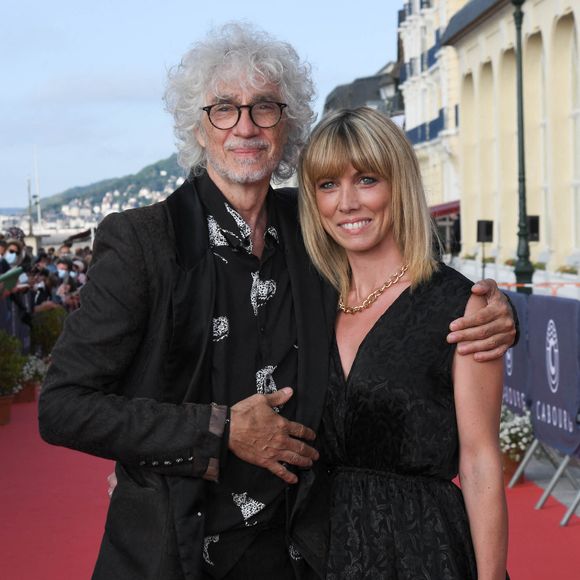 Louis Bertignac et Laetitia Brichet - People sur le tapis rouge lors du 35ème festival du film de Cabourg le 11 juin 2021

© Coadic Guirec / Bestimage