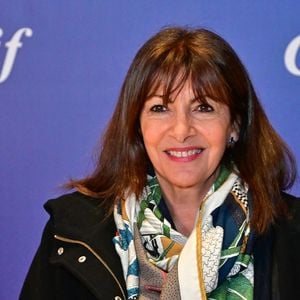 L’acteur critique ouvertement Anne Hidalgo et sa gestion de la capitale française.

Anne Hidalgo, maire de Paris au dîner annuel du CRIF ( Conseil représentatif des institutions juives de France) au Carrousel du Louvre à Paris le 19 février 2026

© Christian Liewig / Bestimage