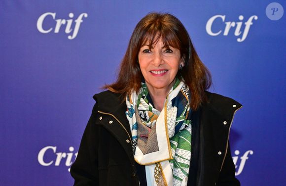 L’acteur critique ouvertement Anne Hidalgo et sa gestion de la capitale française.

Anne Hidalgo, maire de Paris au dîner annuel du CRIF ( Conseil représentatif des institutions juives de France) au Carrousel du Louvre à Paris le 19 février 2026

© Christian Liewig / Bestimage