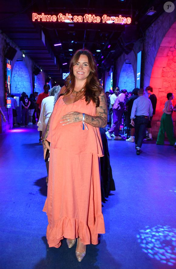 Enfin, en partenariat avec l'UEFA, Amazon célébrait également le lancement de la boutique du football féminin à l'occasion de l'Euro.

Chloé Letellier enceinte - Prime d'Amazon fait sa fête foraine au Bridge Club à Paris le 25 juin 2025.  Hier soir, le Bridge Club s’est métamorphosé en fête foraine où de nombreuses personnalités se sont réunies pour célébrer Prime Day, l’événement shopping estival qui animera l’été du 8 au 11 juillet.
 © Veeren/Bestimage