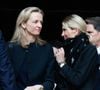 Qui comptait parmi les proches de la famille Arnault…
Exclusif - Delphine Arnault et Ségolène Gallienne à la sortie de la messe hommage à Doris Brynner dans l'église Saint-Philippe-du-Roule à Paris le 4 juin 2025.
© Christophe Clovis / Bestimage