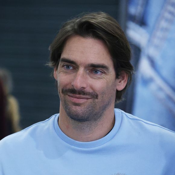 Exclusif -  Camille Lacourt en dédicace a Neuilly-Sur-Seine  le 9 novembre 2024.