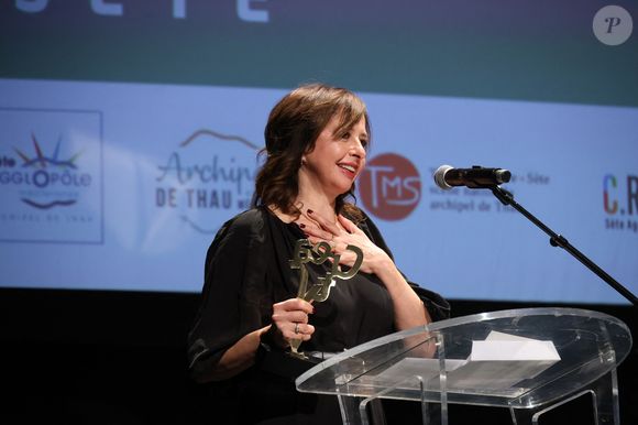 À la question de savoir à quoi elle est "addict", elle répond :

Exclusif - Valerie Bonneton lors de la clôture du 2ème Festival Creatvty 2025 des séries et créations audiovisuelles à Sète, le 15 novembre 2025.
© Denis Guignebourg / Bestimage
