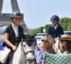 Dans ces écuries luxueuses, le confort des animaux est une priorité absolue, les chevaux bénéficiant de vastes étendues d'herbe et de ventilateurs installés au-dessus de leurs box.

Giulia Sarkozy sur Valentine du Delta à la remise du Prix Decathlon  lors de la 12ème édition Longines Paris Eiffel Jumping au pied de la Tour Eiffel sur le Champ-de-Mars à Paris, France le 20 juin 2026

© Perusseau / Veeren / Bestimage