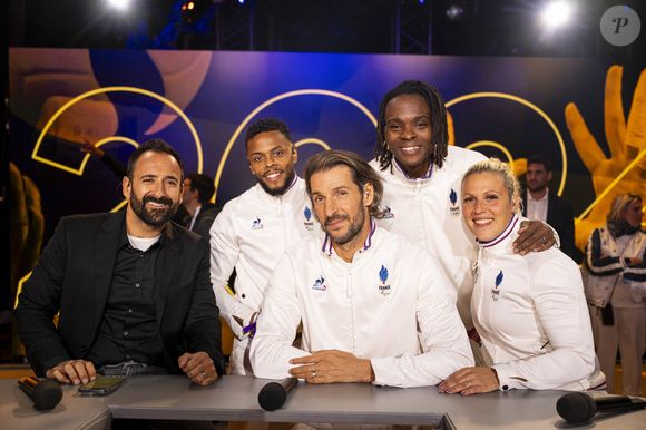 Une chroniqueuse sportive a annoncé sa grossesse !

Personnalités sur le plateau de l'émission "Paris 2024 : merci! La grande soirée événement" sur les Champs-Elysées à Paris, à l'occasion des Jeux Olympiques et Paralympiques Paris 2024, diffusée en direct sur France 2, le 14 septembre 2024
© Perusseau-Ramsamy / Bestimage