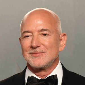 Le fondateur d’Amazon aime faire diversifier et fructifier son argent et, pour cela, il n’hésite pas à investir.

Soirée des Oscars Vanity Fair. Los Angeles County Museum of Art, Los Angeles, Californie. Sur la photo : Jeff Bezos. © Photo Press Service / BESTIMAGE