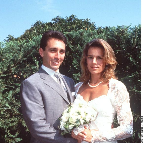 Très discret, l'ex-mari de Stéphanie de Monaco n'a pour le moment pas réagi publiquement à la mort de son papa mais on imagine la famille très soudée pendant ce deuil difficile. 

Stéphanie de Monaco et Daniel Ducruet ont vécu une histoire d'amour qui a débuté comme un conte de fée.