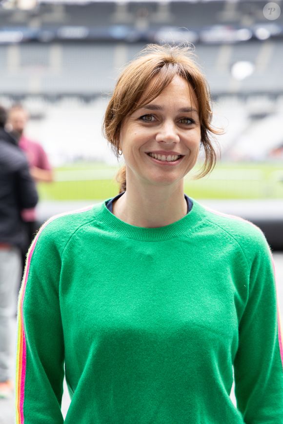 Nathalie Péchalat lors de la "Journée De L'Evasion 2025" au Stade de France à Saint-Denis.
L'association "Premiers de cordée" s'est donné comme mission de proposer gratuitement des initiations sportives aux enfants malades et/ou en situation de handicap.
Ce 28 mai 2025, avec le soutien de la Région notamment, elle propose à des milliers d'enfants de s'initier gratuitement à de nombreux sports en compagnie d'éducateurs sportifs et d'athlètes de haut niveau. Saint-Denis, le 29 mai 2025.

© Thibault Duboucher / Bestimage