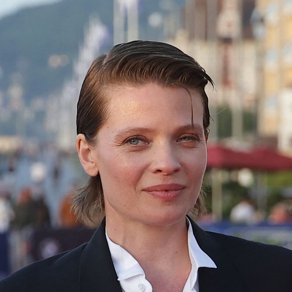 Selon Mélanie Thierry, cette crème fait des miracles

Mélanie Thierry (Swann d'Or de la Meilleure actrice) - Arrivées des personnalités sur le tapis rouge lors de la 40ème édition du Festival de Cabourg "Journées romantiques" le 13 juin 2026. © Coadic Guirec / Bestimage