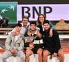 Le tennisman était entouré de son père Carlos, sa mère Virginia et ses frères Alvaro et Sergio
Carlos Alcaraz et ses proches lors de la finale du simple masculin lors de la quinzième journée des Internationaux de France 2025 à Roland Garros le 08 juin 2025 à Paris. © Dante Badano/PsnewZ/Bestimage