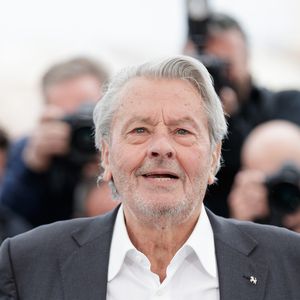 Photocall de la Palme d’or d’honneur à Alain Delon lors du 72ème Festival International du film de Cannes. Le 19 mai 2019 
© Jacovides-Moreau / Bestimage