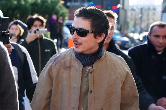Timothee Chalamet lors d'une apparition au pop-up shop Marty Supreme à Paris. Paris, France, le 4 février 2026. Photo par Aissaoui Nacer / Splash News / ABACAPRESS.COM