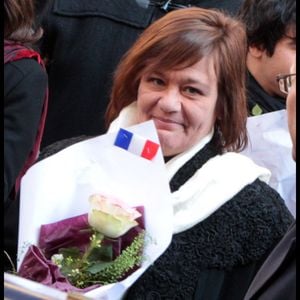 Il s'agit de Giulia Salvatori qui parle de sa mère Annie Girardot, atteinte de la malade d'Alzheimer.
Giulia Salvatori - Les obsèques de Annie Girardot le 4 mars 2011 en l’Église Saint‑Roch à Paris.
Photo : DOMINIQUE JACOVIDES / BESTIMAGE