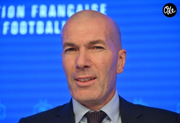 L'ancien international français de football Zinédine Zidane s'exprime lors d'une conférence de presse visant à le présenter comme le nouveau sélectionneur de l'équipe de France, au siège de la Fédération française de football (FFF) à Paris, le 28 juillet 2026. © Christian Liewig/Bestimage