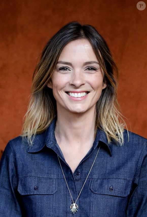 Info - Isabelle Ithurburu rejoindra TF1 à la rentrée pour présenter l'émission "50 minutes Inside" et le magazine de la Coupe du Monde de rugby - Isabelle Ithurburu au village (jour 10) lors des Internationaux de France de Tennis de Roland Garros 2022 &