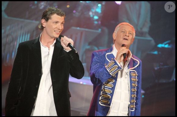 Patrick Sébastien, de son côté, a choisi d'ouvrir "le plus petit cabaret du monde",

Olivier Villa et son père Patrick Sébastien - Emission "Les années bonheur" en 2009