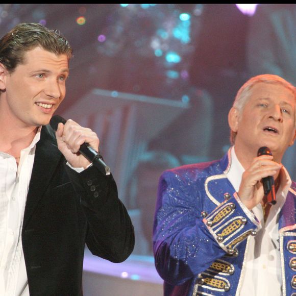 Patrick Sébastien, de son côté, a choisi d'ouvrir "le plus petit cabaret du monde",

Olivier Villa et son père Patrick Sébastien - Emission "Les années bonheur" en 2009