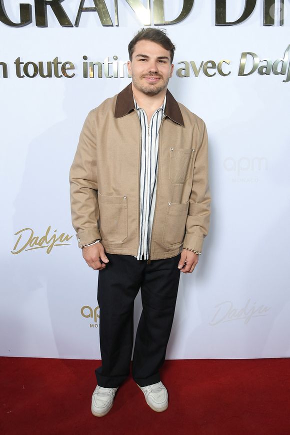 Antoine Dupont au photocall du Grand Dîner en toute intimité avec Dadju sur la plage de l'hôtel Carlton en marge du 78ème Festival International du Film de Cannes, France, le 17 mai 2025. © Lionel Urman/Bestimage