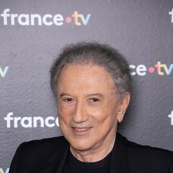 Michel Drucker assiste à la conférence de presse de France TV le 04 septembre 2024 à Paris, France. Photo par Nasser Berzane/ABACAPRESS.COM