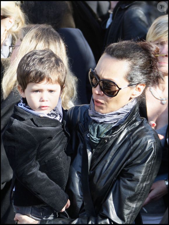 Hélène Bizot et son fils Jean, aux obsèques de Guillaume Depardieu en octobre 2008
Bestimage