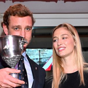 Pierre Casiraghi a pu compter sur la présence de Beatrice Borromeo.

Pierre Casiraghi et sa femme Béatrice Borroméo durant la cérémonie d'intronisation des nouveaux membres du Yacht Club de Monaco ainsi que la remise des YCM Awards-Trophée Credit Suisse 2025, présidé par le prince Albert II de Monaco, le 16 décembre 2025, au Yacht Club de Monaco. Le titre de "régatier du Y.C.M. de l'année 2025" a été remporté par Pierre Casiraghi. Ce sont les membres du Club qui ont voté et choisi entre plusieurs régatiers. © Bruno Bebert / Bestimage