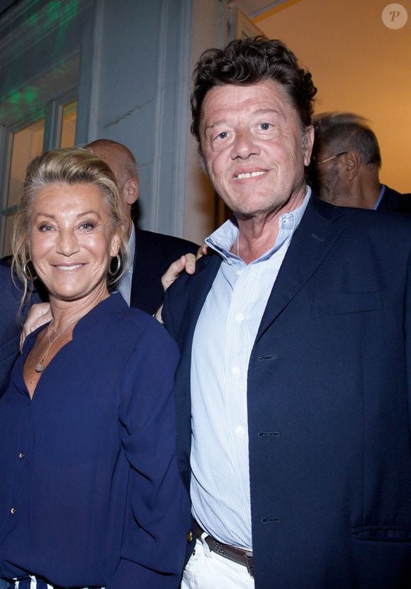 Exclusif - Sheila et son mari Yves Martin - Soirée en l'honneur du "Royal Palm de Marrakech" à Paris le 17 septembre 2014. A l'aube de ses 30 ans, le mythique Palace de l'Île Maurice, le Royal Palm, se refait une beauté et ré ouvrira ses portes le 11 octobre prochain. Líoccasion pour Jacques Silvant, Directeur Général du Royal Palm, de convier fidèles et amis À une soirée bucolique dans les jardins d'un hôtel particulier au coeur du 5ème arrondissement de Paris. Propriété du groupe hotelier Beachcomber, le Royal Palm vient Également d'inaugurer une seconde adresse À quelques minutes de Marrakech face aux montagnes de l'Atlas. Une soirée qui a permis aux invités de découvrir ce nouveau 5 Étoiles inspiré de la culture berbère et teinté de touches mauriciennes, au côté de Xavier Jolivet, son Directeur.
Au programme : saveurs mauriciennes et douceurs marocaines réalisées sous le regard exigeant des Chefs Michel de Matteis et Philippe Jourdin qui officient dans les deux hôtels. Un pianiste a ambiancé la soirée pendant que les invités testaient les cocktails signatures des deux adresses.