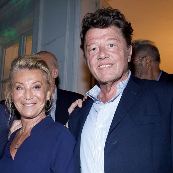 Exclusif - Sheila et son mari Yves Martin - Soirée en l'honneur du "Royal Palm de Marrakech" à Paris le 17 septembre 2014. A l'aube de ses 30 ans, le mythique Palace de l'Île Maurice, le Royal Palm, se refait une beauté et ré ouvrira ses portes le 11 octobre prochain. Líoccasion pour Jacques Silvant, Directeur Général du Royal Palm, de convier fidèles et amis À une soirée bucolique dans les jardins d'un hôtel particulier au coeur du 5ème arrondissement de Paris. Propriété du groupe hotelier Beachcomber, le Royal Palm vient Également d'inaugurer une seconde adresse À quelques minutes de Marrakech face aux montagnes de l'Atlas. Une soirée qui a permis aux invités de découvrir ce nouveau 5 Étoiles inspiré de la culture berbère et teinté de touches mauriciennes, au côté de Xavier Jolivet, son Directeur.
Au programme : saveurs mauriciennes et douceurs marocaines réalisées sous le regard exigeant des Chefs Michel de Matteis et Philippe Jourdin qui officient dans les deux hôtels. Un pianiste a ambiancé la soirée pendant que les invités testaient les cocktails signatures des deux adresses.
