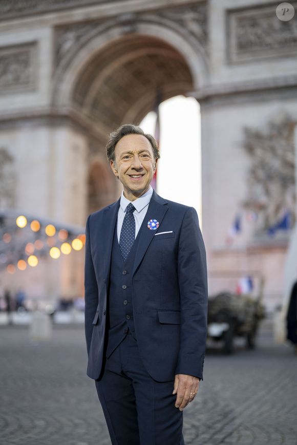 Exclusif - Stéphane Bern - Emission "Le concert pour la paix" sur les Champs-Elysées à Paris, retransmis en direct sur France 2, le 8 mai 2025. © Christophe Clovis - Pierre Perusseau / Bestimage