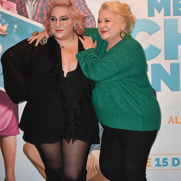 Marilou Berry et sa mère Josiane Balasko lors de l'avant-première du film "Mes très chers enfants" au cinéma UGC Bercy à Paris le 13 décembre 2021.

© Veeren / Bestimage