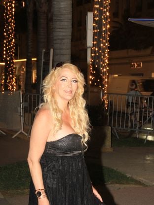 Loana : Ce que l'on sait de Sophie, la femme qui partageait sa vie